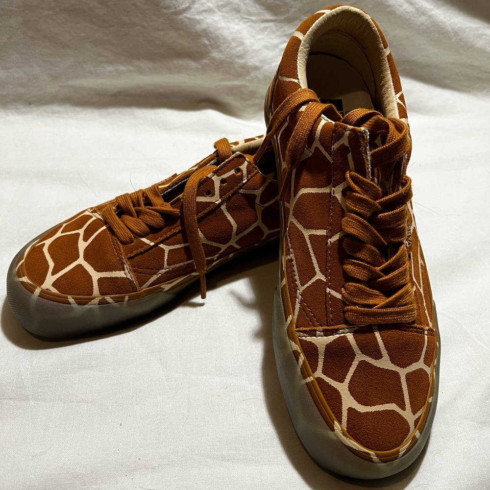 ✨RARE✨ giraffe Vans